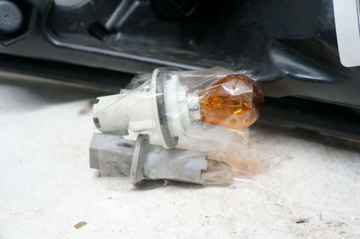 2011-2014 Nissan Juke Driver Front Left Turn Signal Light 26129-1KM0B OEM - Alshned Auto Parts