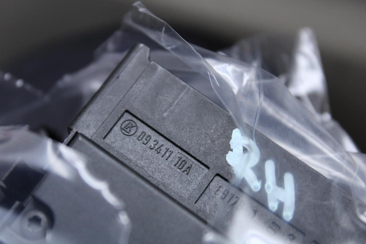 2014-20 Maserati Ghibli Front RH Seat Adjustment and Lumbar Switch 673000296 OEM - Alshned Auto Parts