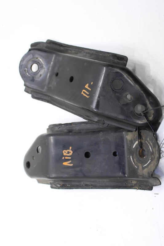 2013-2020 Nissan Pathfinder SV Front Left and Right Crossmember Stopper Bracket - Alshned Auto Parts
