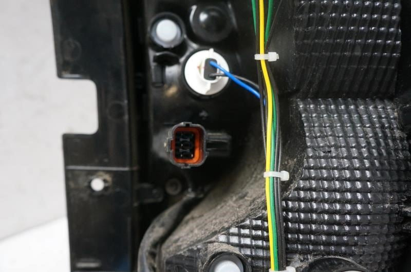 2014-2019 Kia Soul Rear Left Driver Side Tail Light Lamp 92401-B2010 OEM - Alshned Auto Parts