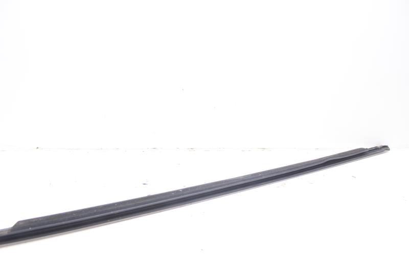 17-24 Chrysler Pacifica Front Right Door Window Outside Belt Molding 68188788AG - Alshned Auto Parts