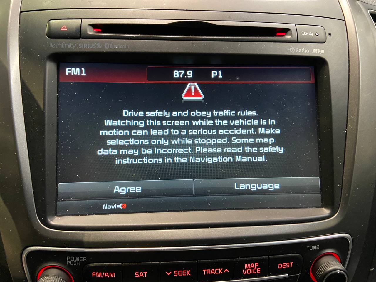 Donor vehicle 2014 Kia Sorento EX Silver - Alshned Auto Parts