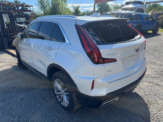 Donor vehicle 2024 Cadillac XT4 Premium Luxury White - Alshned Auto Parts