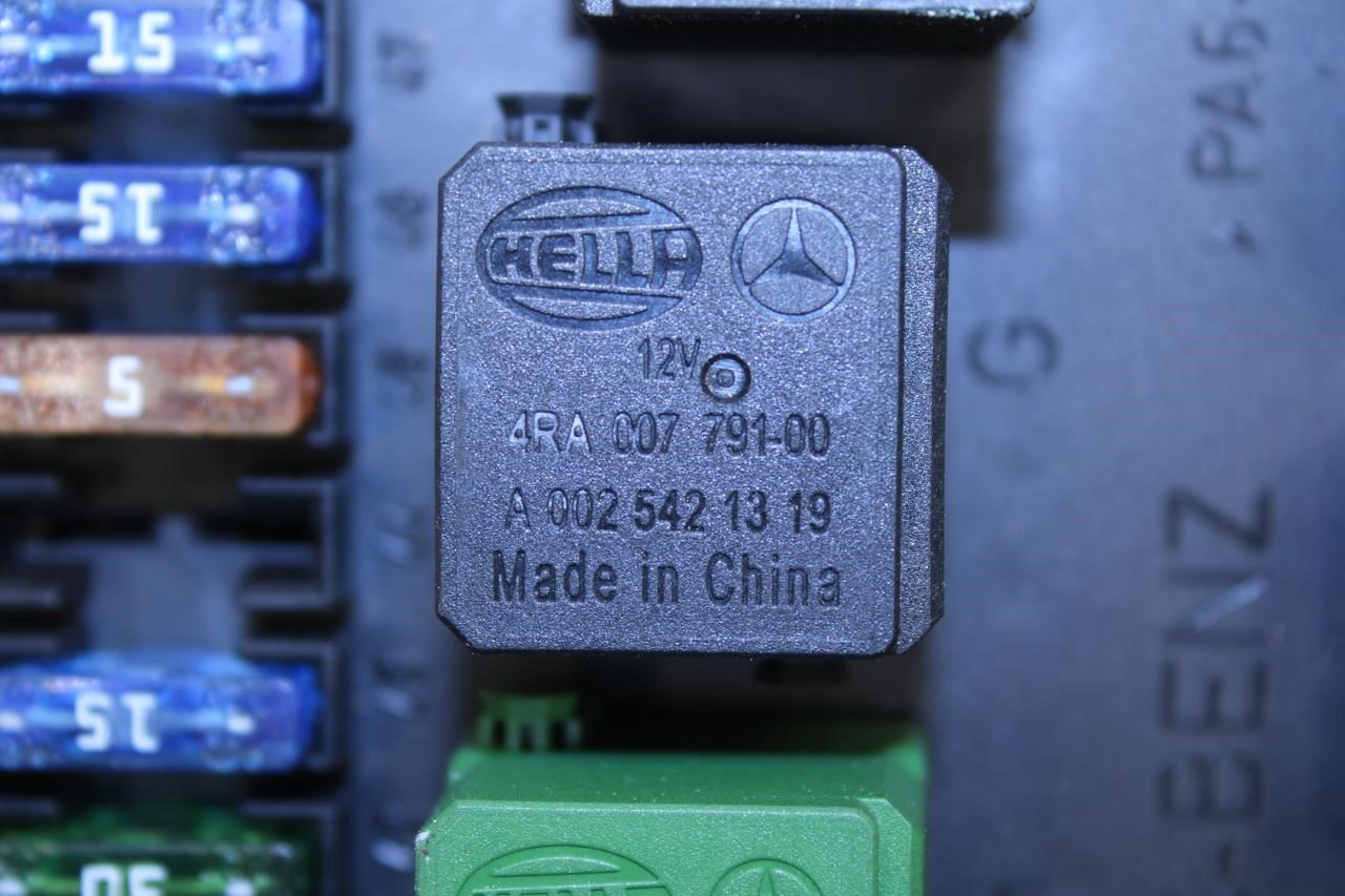 07-10 Mercedes-Benz S550 Under Hood Fuse Relay Junction Box w/ SAM 221-545-16-01 - Alshned Auto Parts