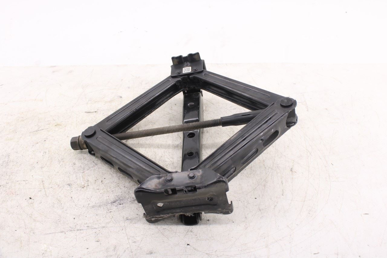 2020-26 Ford Explorer Interceptor Scissor Lift Jack and Tool Kit LB5C-17A078-AA3