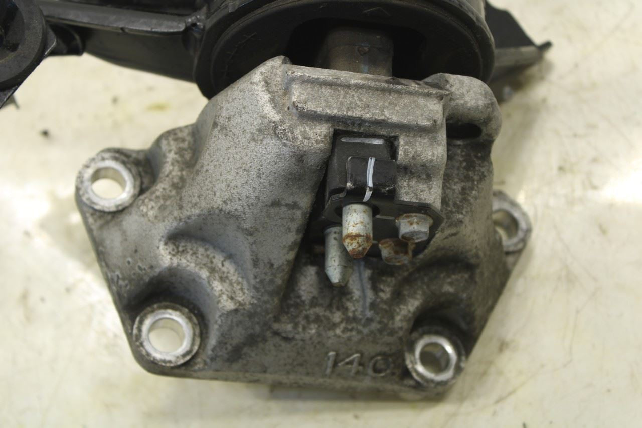 2016-2020 Kia Sorento LX 3.3L Rear Left Transmission Mount Bracket 21830-C5300 - Alshned Auto Parts