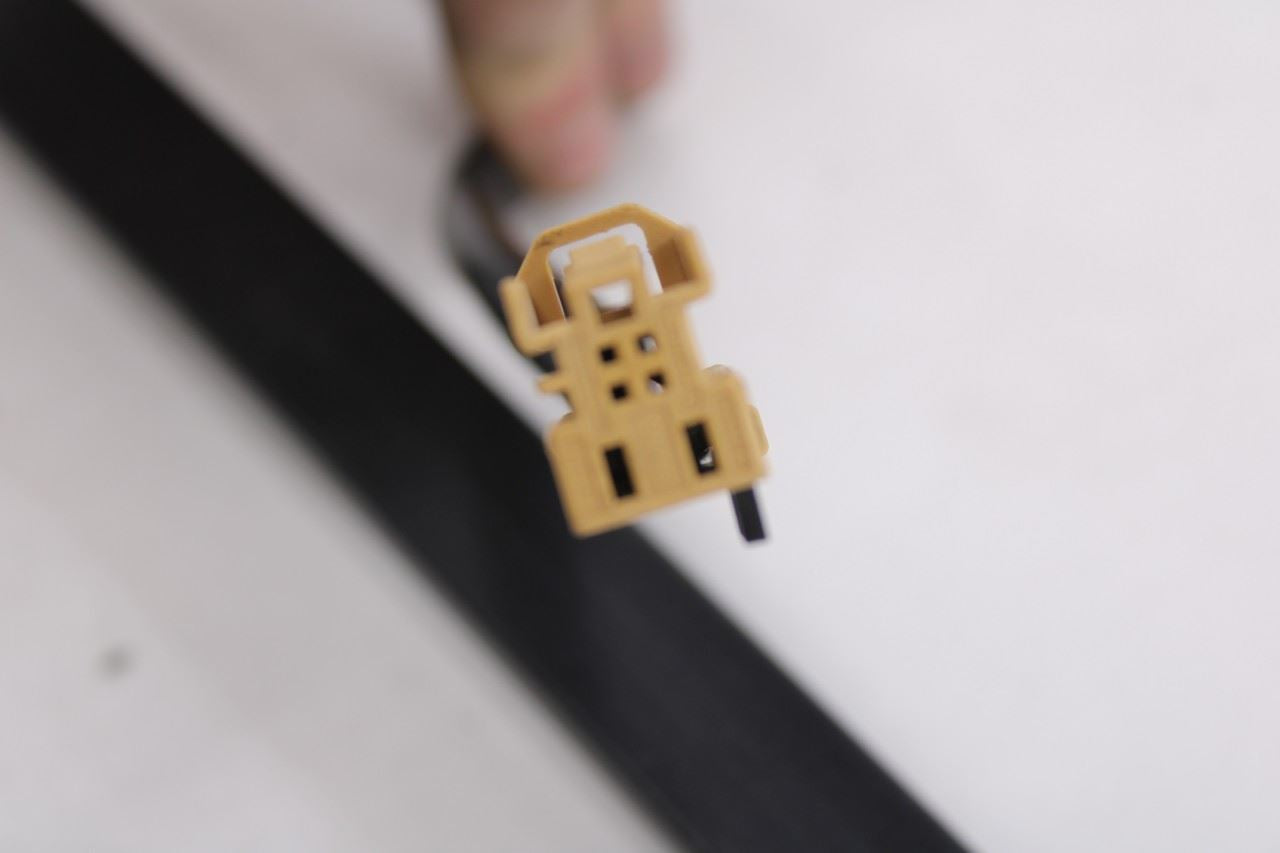 2011-18 Porsche Cayenne S Rear Left Side Door Window Glass Sun Shade Drive Unit5