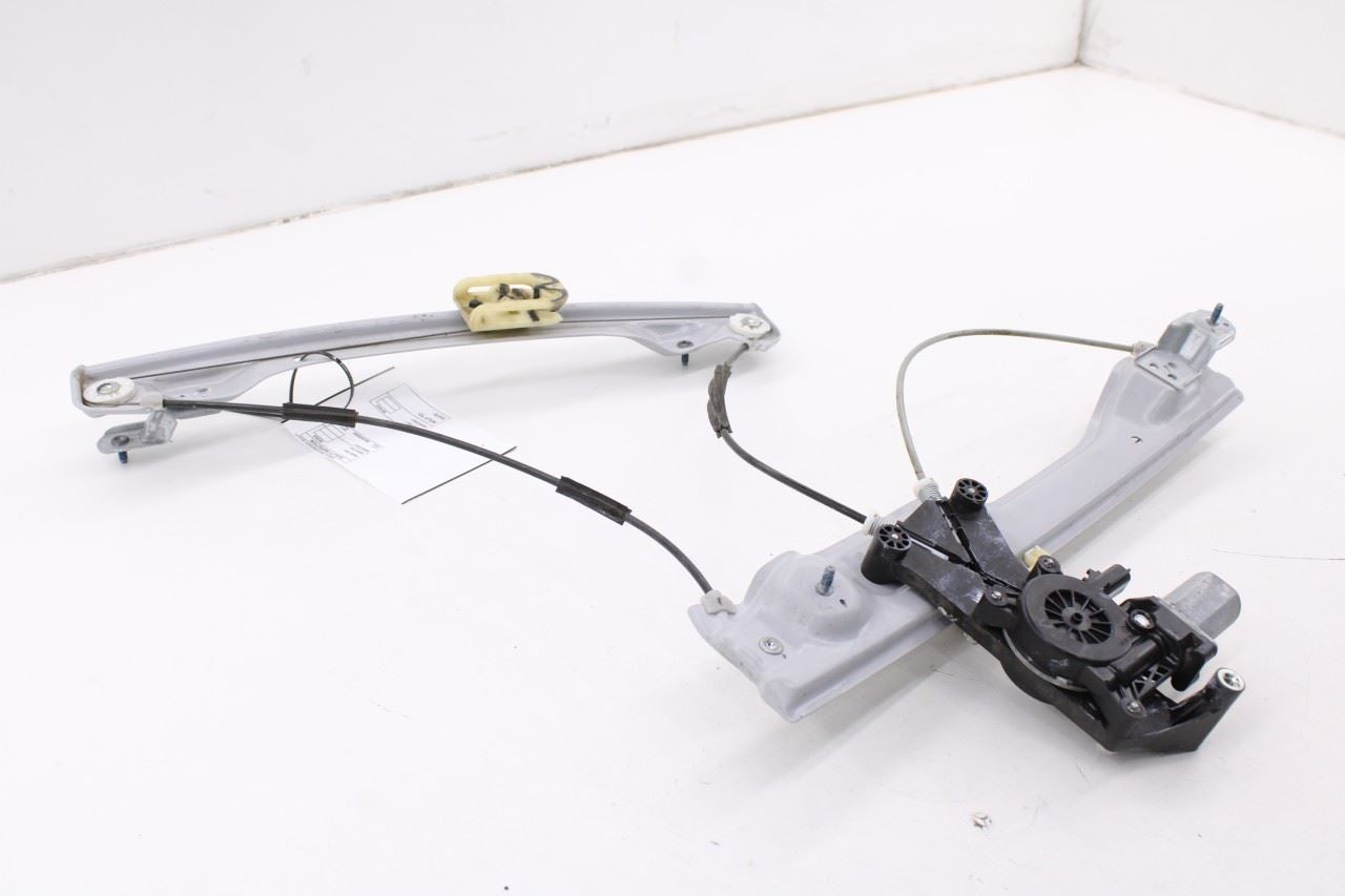 2018-2024 Chevrolet Equinox LT Front Right Side Door Window Regulator w/ Motor3