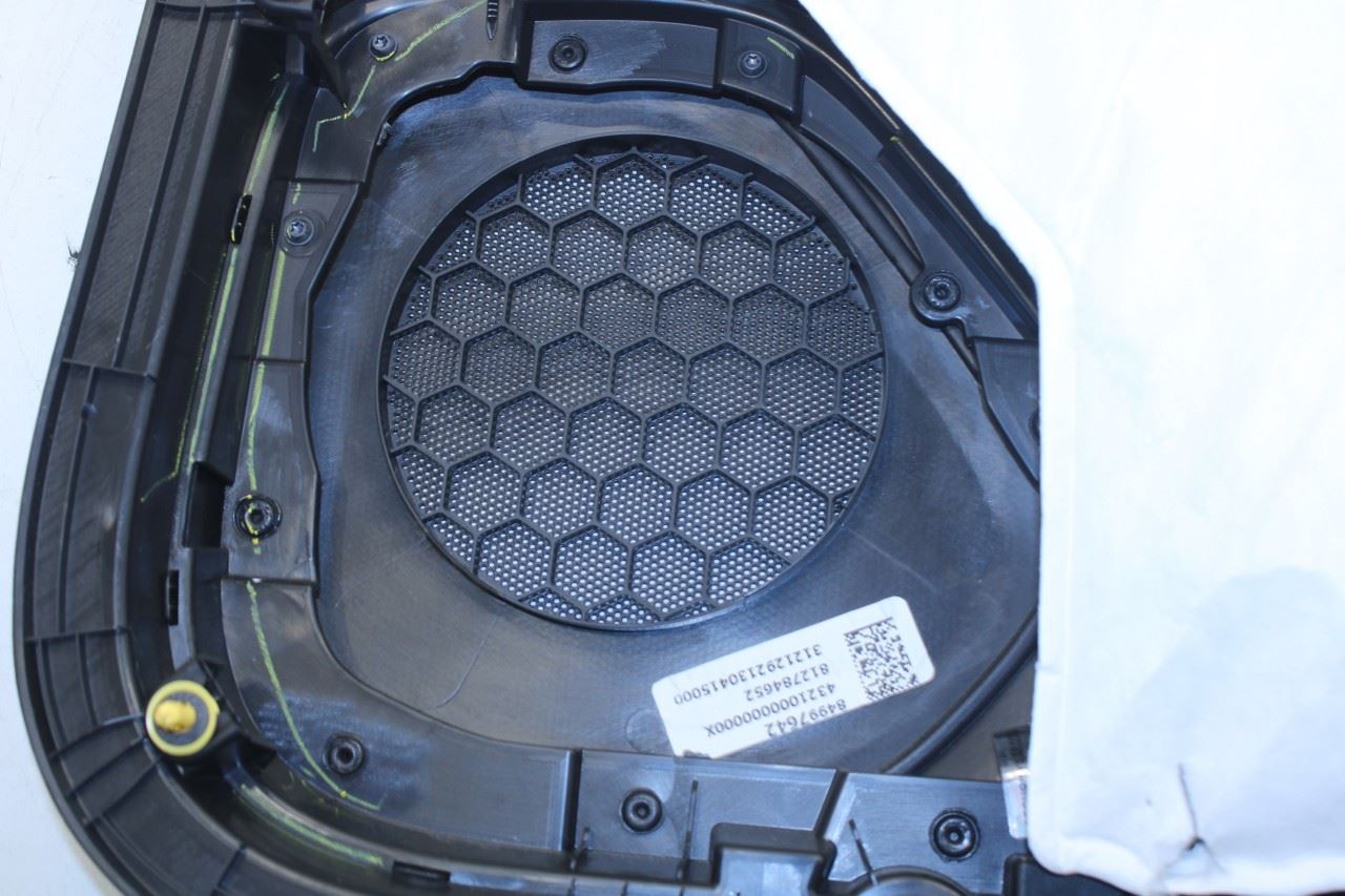 2021-2022 Chevrolet Blazer 2LT Rear Left Driver Side Door Trim Panel 84997642 - Alshned Auto Parts