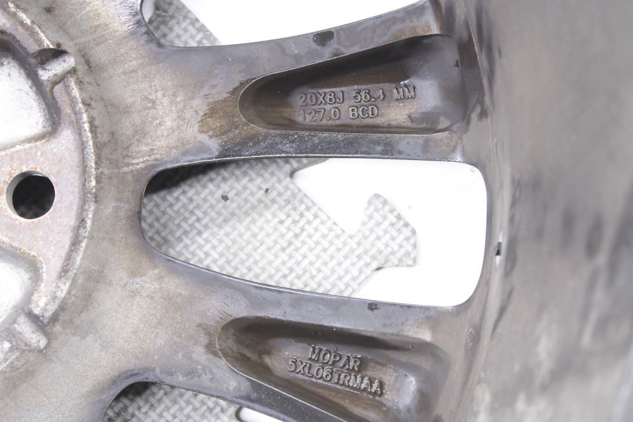 17-18 Jeep Grand Cherokee Aluminum Wheel R20x8J 5 V Spoke 5XL06TRMAA OEM *ReaD* - Alshned Auto Parts