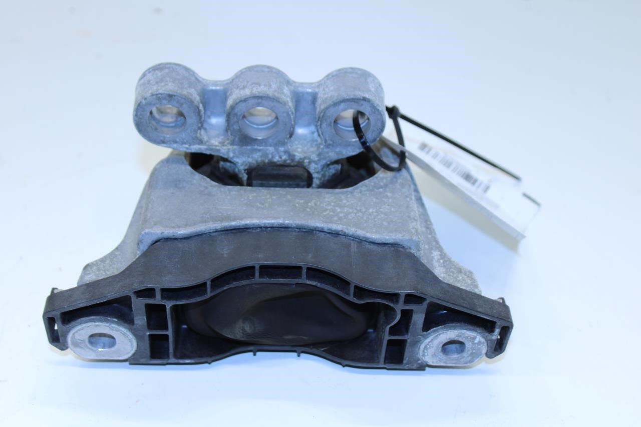 2017-2023 GMC Acadia SLT-1 3.6L AWD Right Side Engine Mount Bracket 84382028 OEM - Alshned Auto Parts