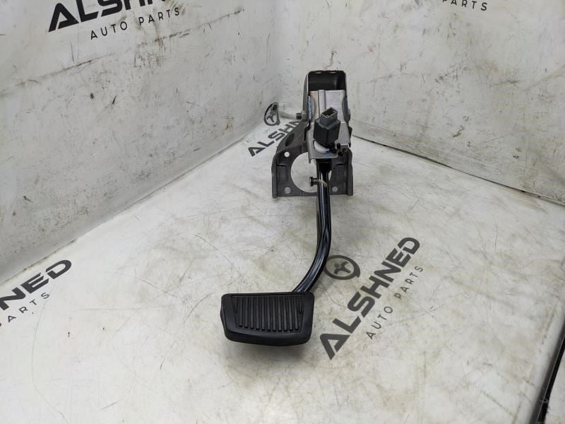 16-18 Hyundai Elantra SE Brake Pedal w/ Bracket and Stop Light Switch 32810F22100
