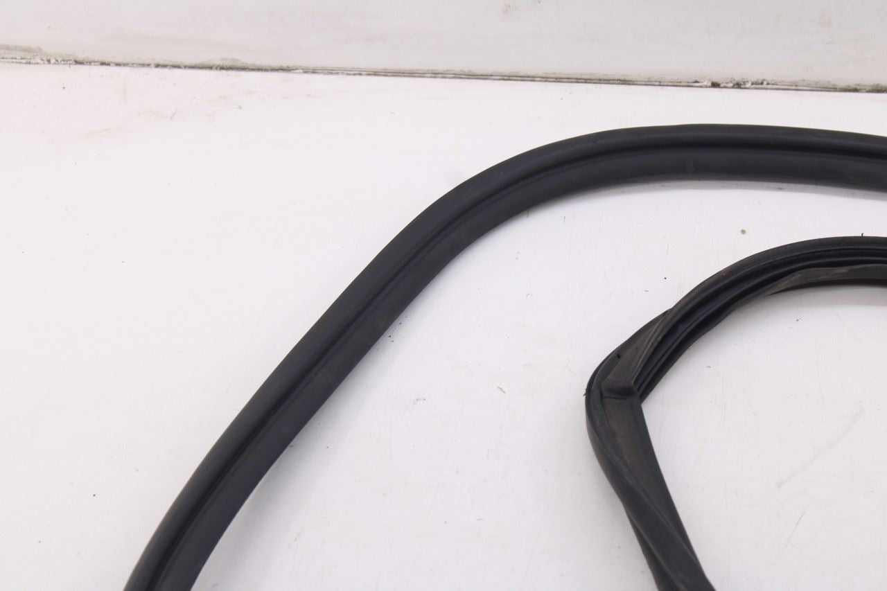 2011-2021 Jeep Grand Cherokee Laredo X 4x4 Liftgate Back Door Weatherstrip Seal2