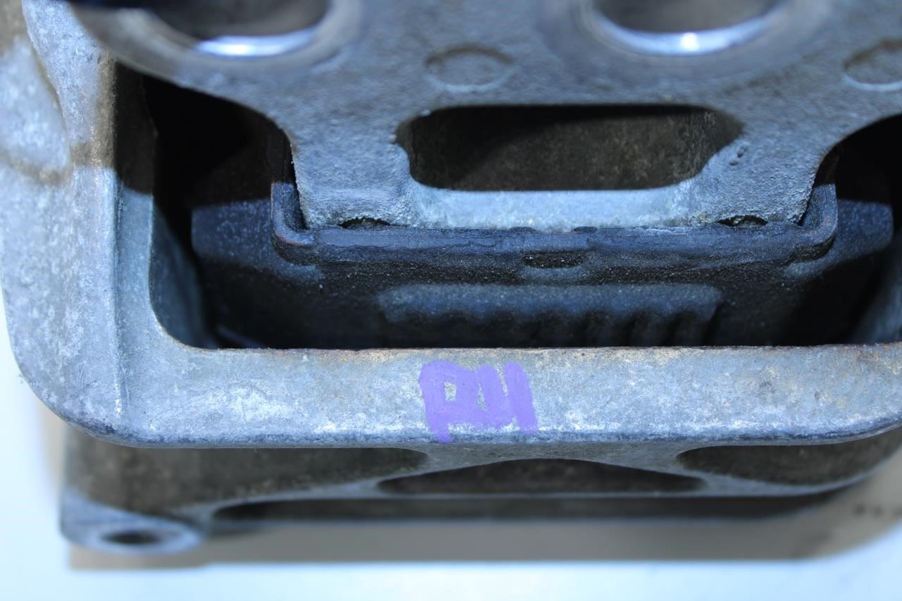 2017-2023 GMC Acadia SLT-1 3.6L AWD Right Side Engine Mount Bracket 84382028 OEM - Alshned Auto Parts