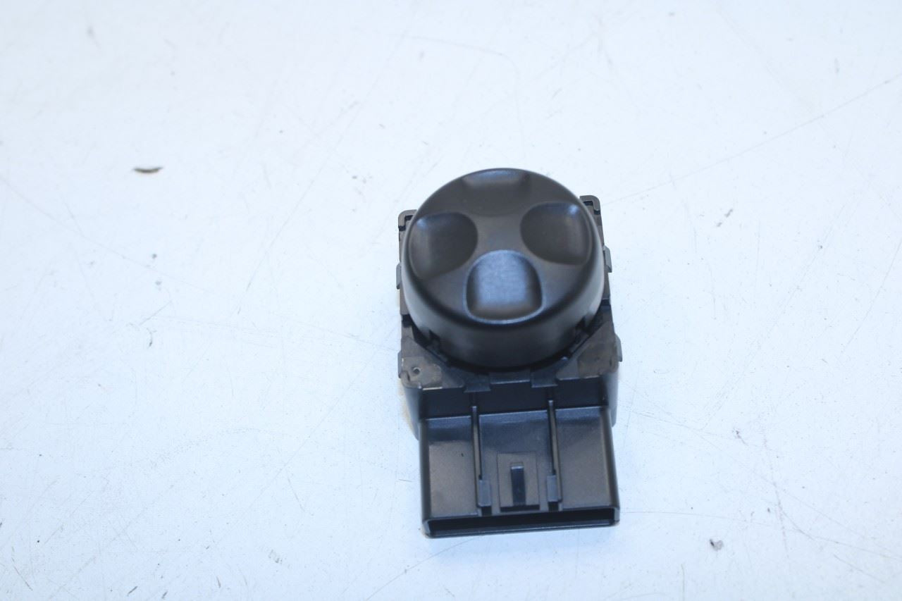 2017-20 Maserati Ghibli Front Right Side Power Seat Adjustment Switch 673000296 - Alshned Auto Parts