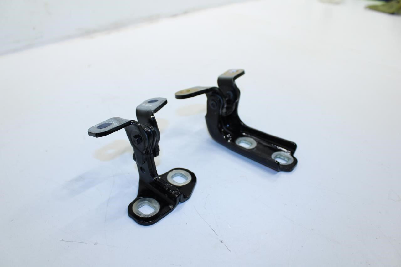 18-24 GMC Terrain Denali Rear Right Side Door Hinge Upper and Lower 13590932 OEM - Alshned Auto Parts