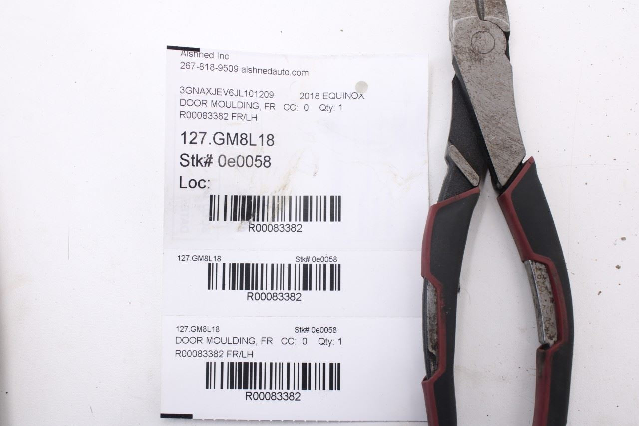 2018-2024 Chevrolet Equinox LT Front Left Door Lower Garnish Molding 8485327510