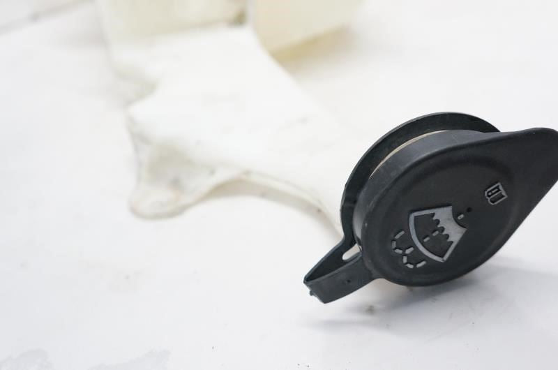 2007-2014 GMC Yukon Front Windshield Washer Reservoir Bottle 20999340 OEM - Alshned Auto Parts