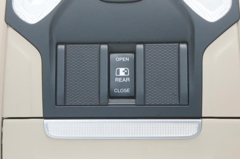 2019-20 Ram 2500 Big Horn 6.4L Front Overhead Console Dome Light Lamp 6EJ891L1AF - Alshned Auto Parts
