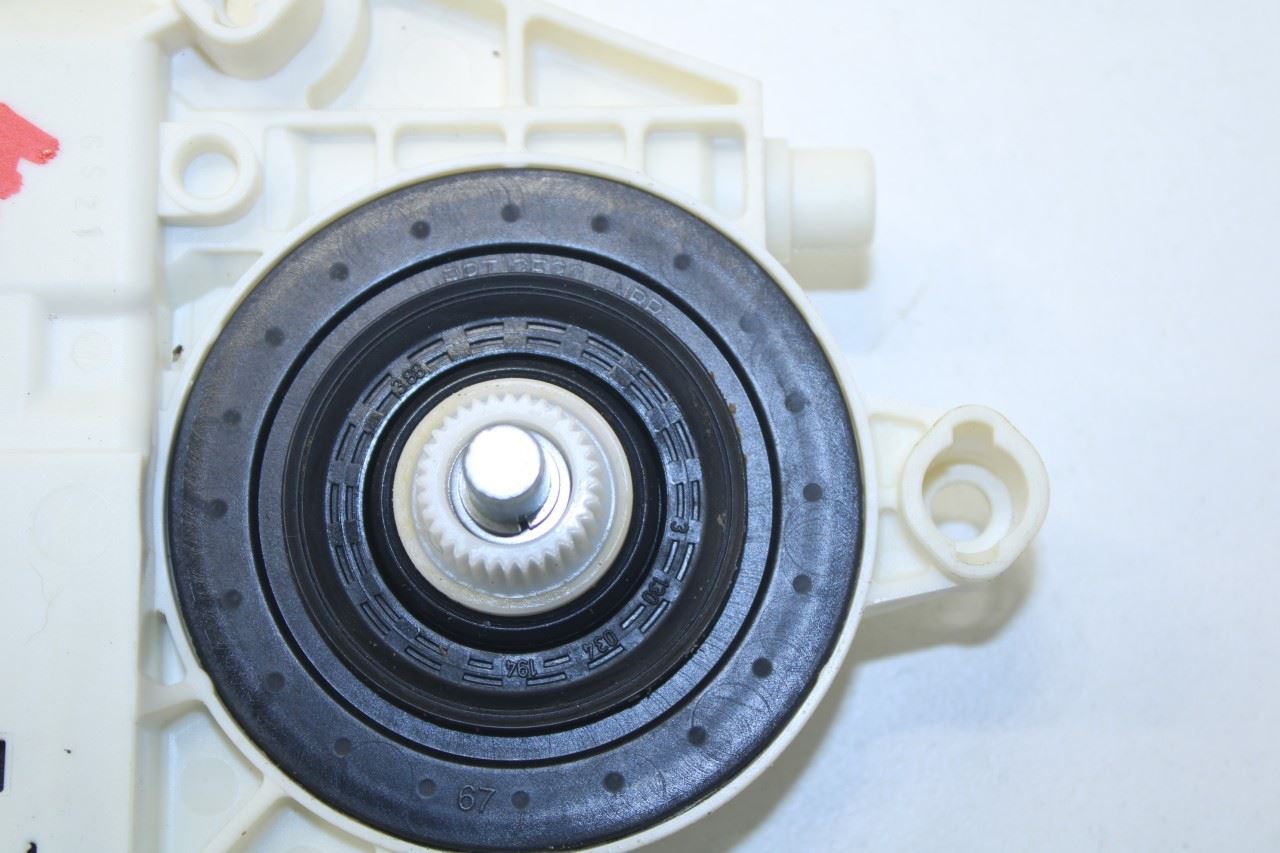 2015-2023 Jeep Renegade Sport Front Right Door Power Window Motor 68268765AA OEM - Alshned Auto Parts