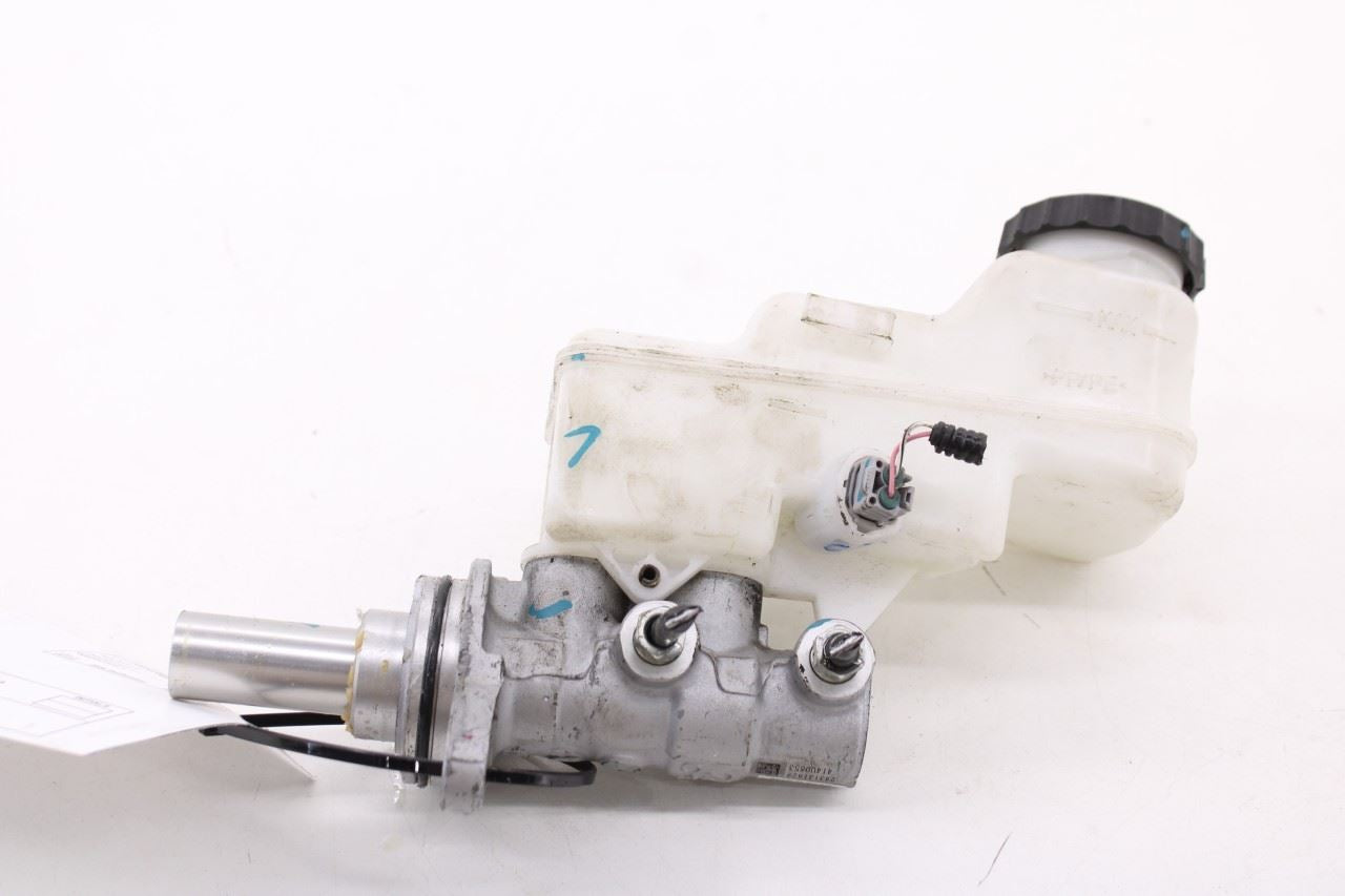 2019-2024 Toyota Corolla LE 2.0L Brake Master Cylinder w/ Reservoir 47201-02860 4
