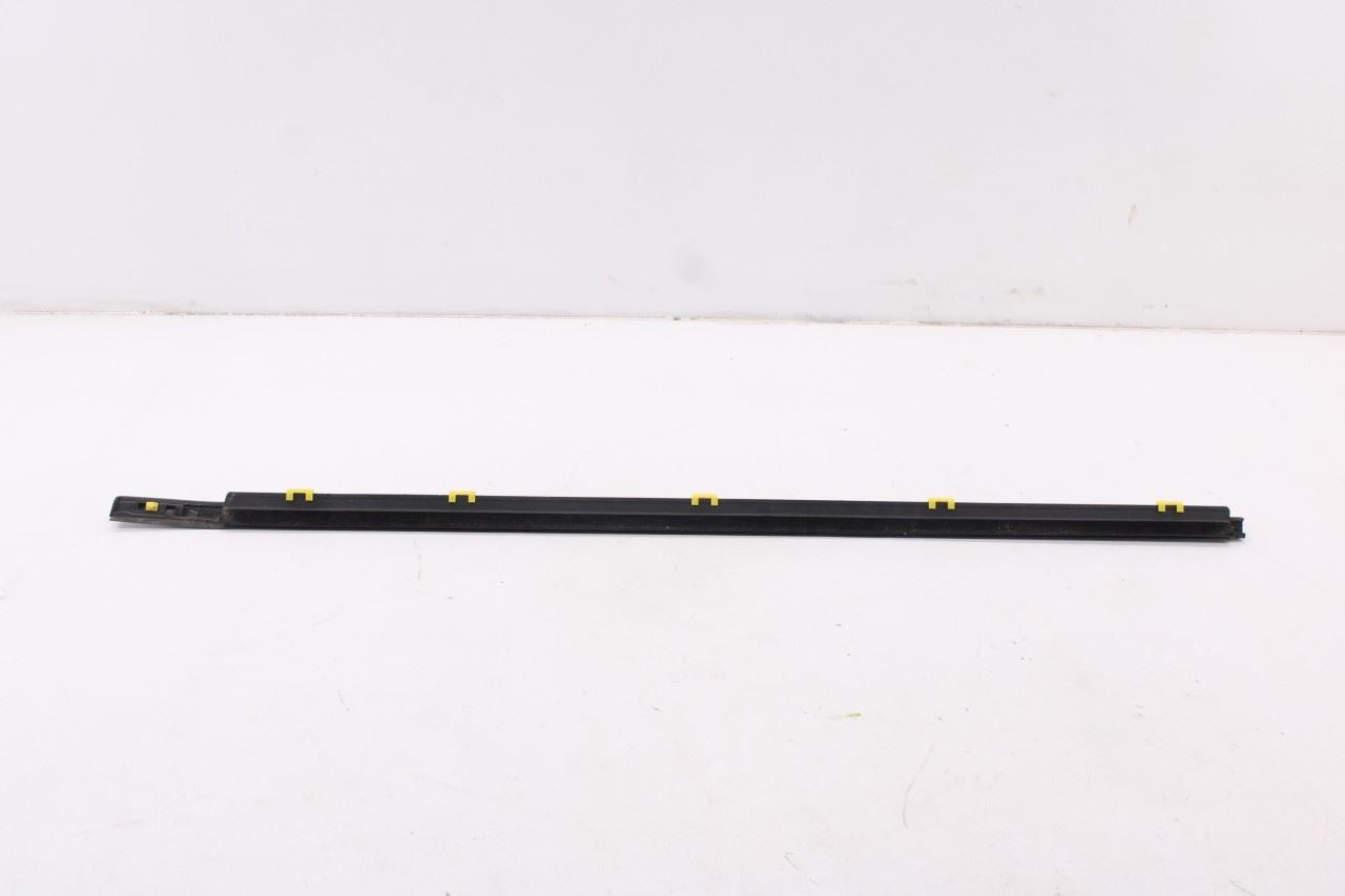 2019-21 Hyundai Veloster Front Right Door Weatherstrip w/ Belt Weatherstrip Set2