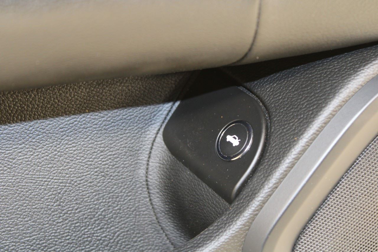 2014-2016 Maserati Ghibli S Q4 Front Left Driver Door Trim Panel 670049506 OEM - Alshned Auto Parts