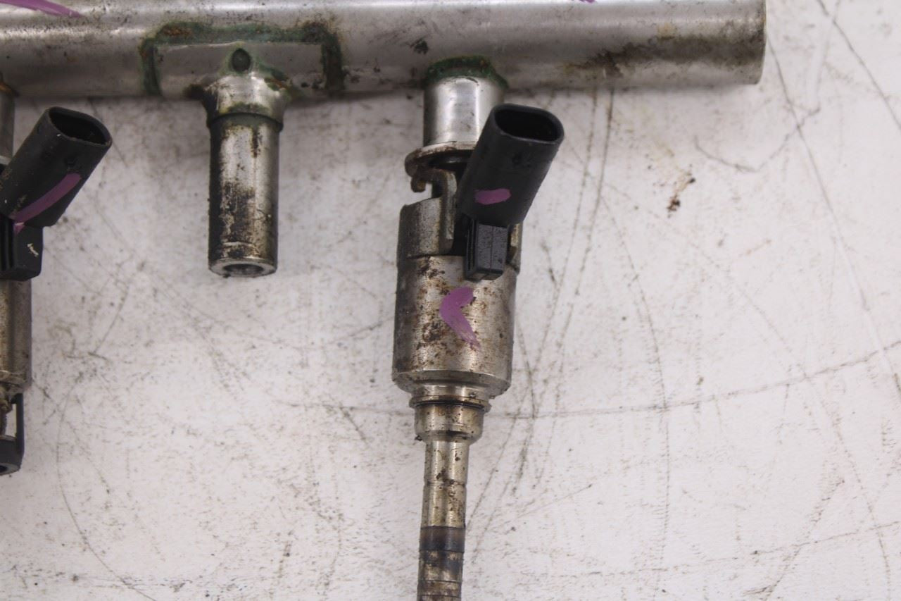 2013-2017 Audi Q5 Premium 2.0L Fuel Rail with Injectors 06H133317D OEM14