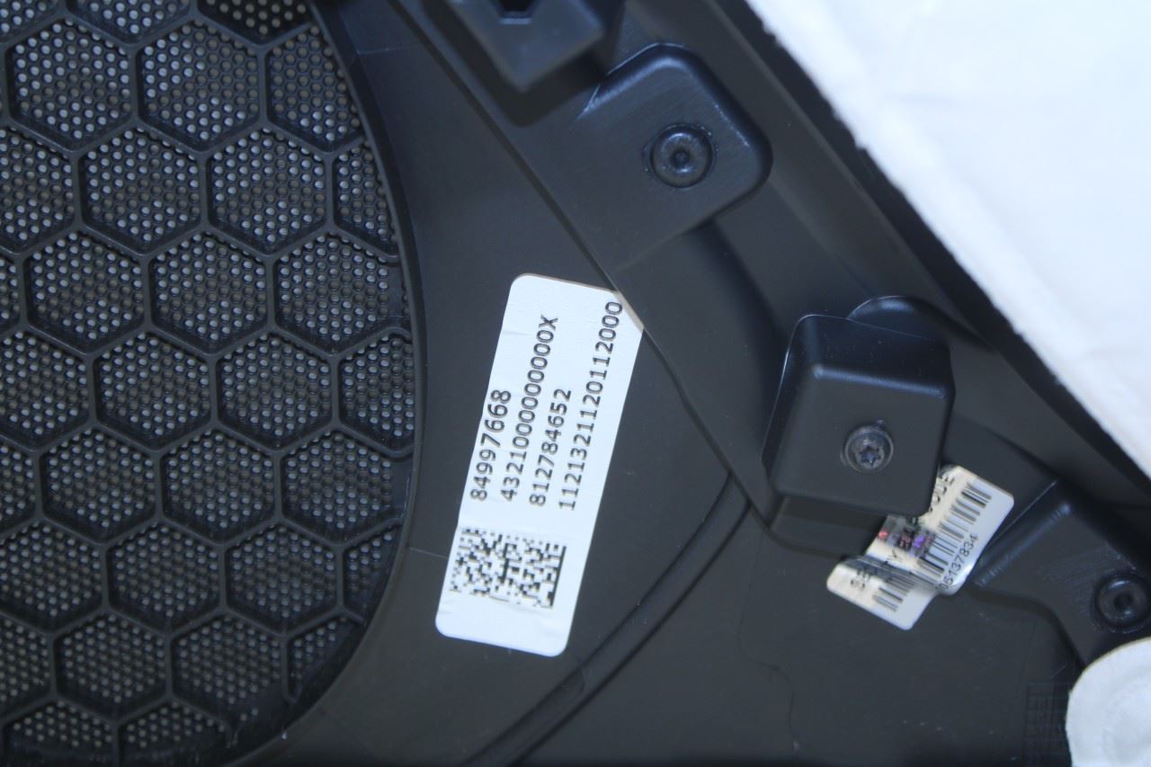 2019-2022 Chevrolet Blazer 2LT Front Left Driver Side Door Trim Panel 84997668 - Alshned Auto Parts