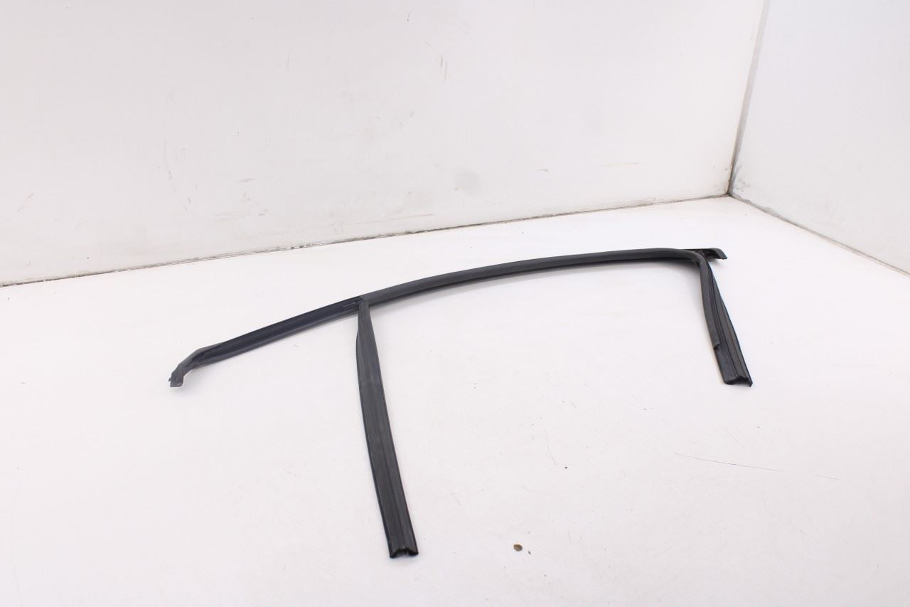 2019-2023 Hyundai Santa Fe SEL Front Right Door Run Channel w/ Belt Weatherstrip5