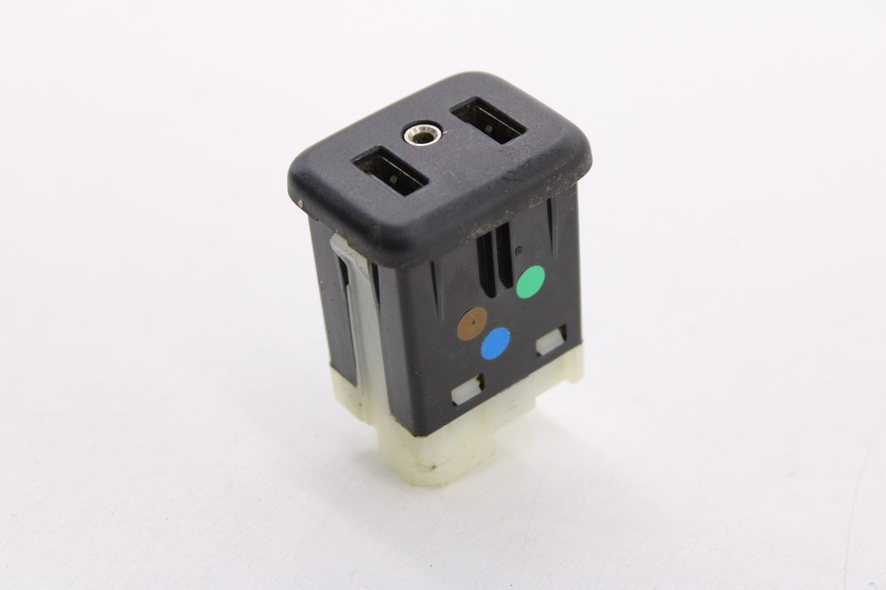 2018-2024 Chevrolet Equinox LT Dash Lower Interface Receptacle Module 135099423