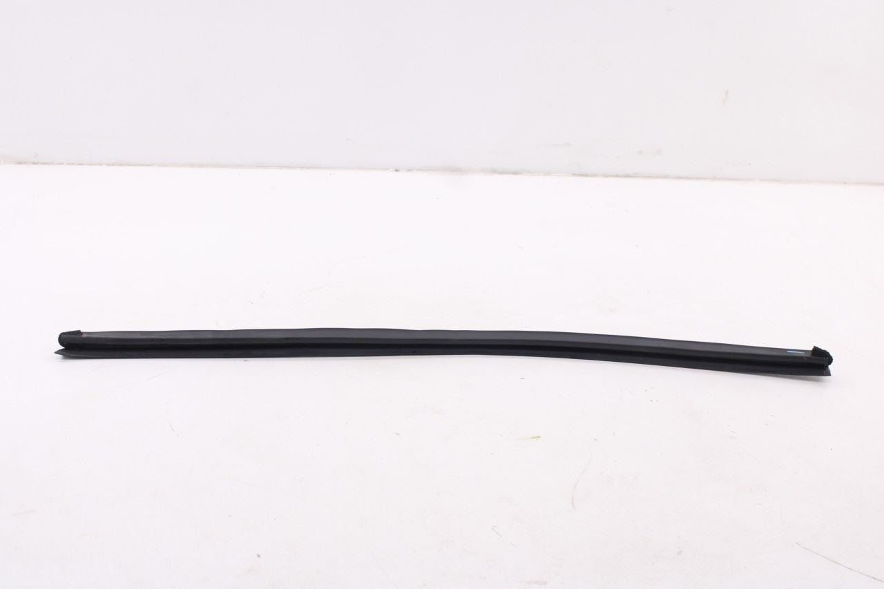 2019-21 Hyundai Veloster Front Right Door Weatherstrip w/ Belt Weatherstrip Set8