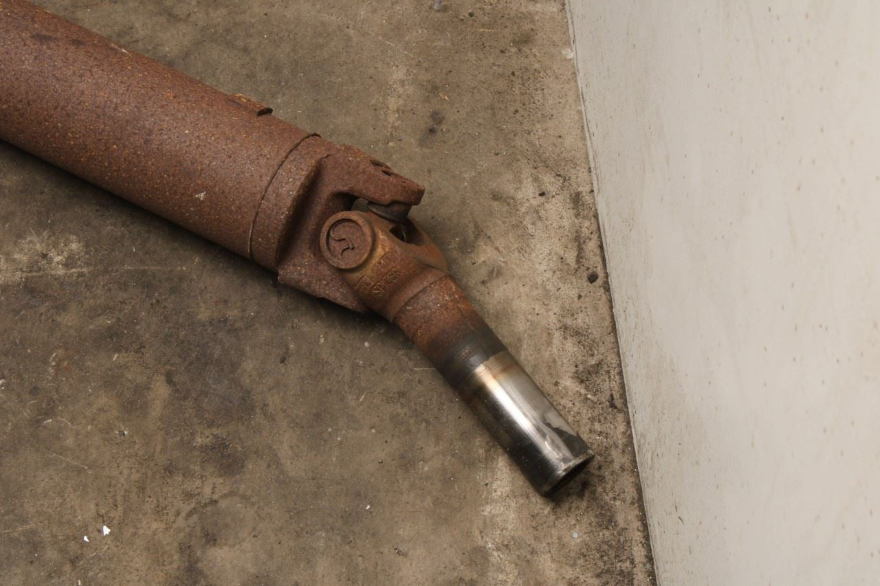 2013-18 Ram 1500 Crew Cab Laramie 5.7L 4x4 Rear Drive Shaft Propeller 52123638AA - Alshned Auto Parts