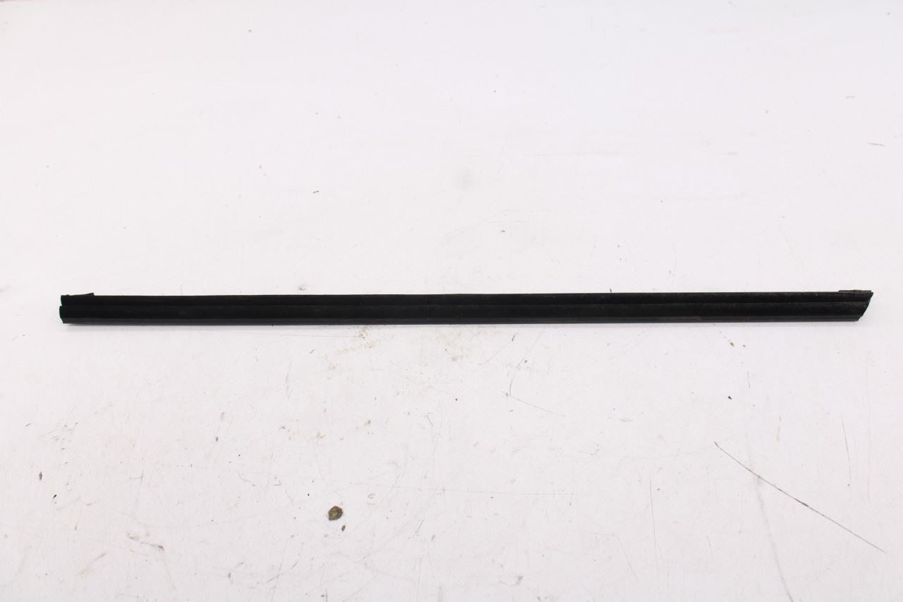 20-26 Hyundai Palisade Limited AWD Front Left Door Molding Belt Weatherstrip Set12