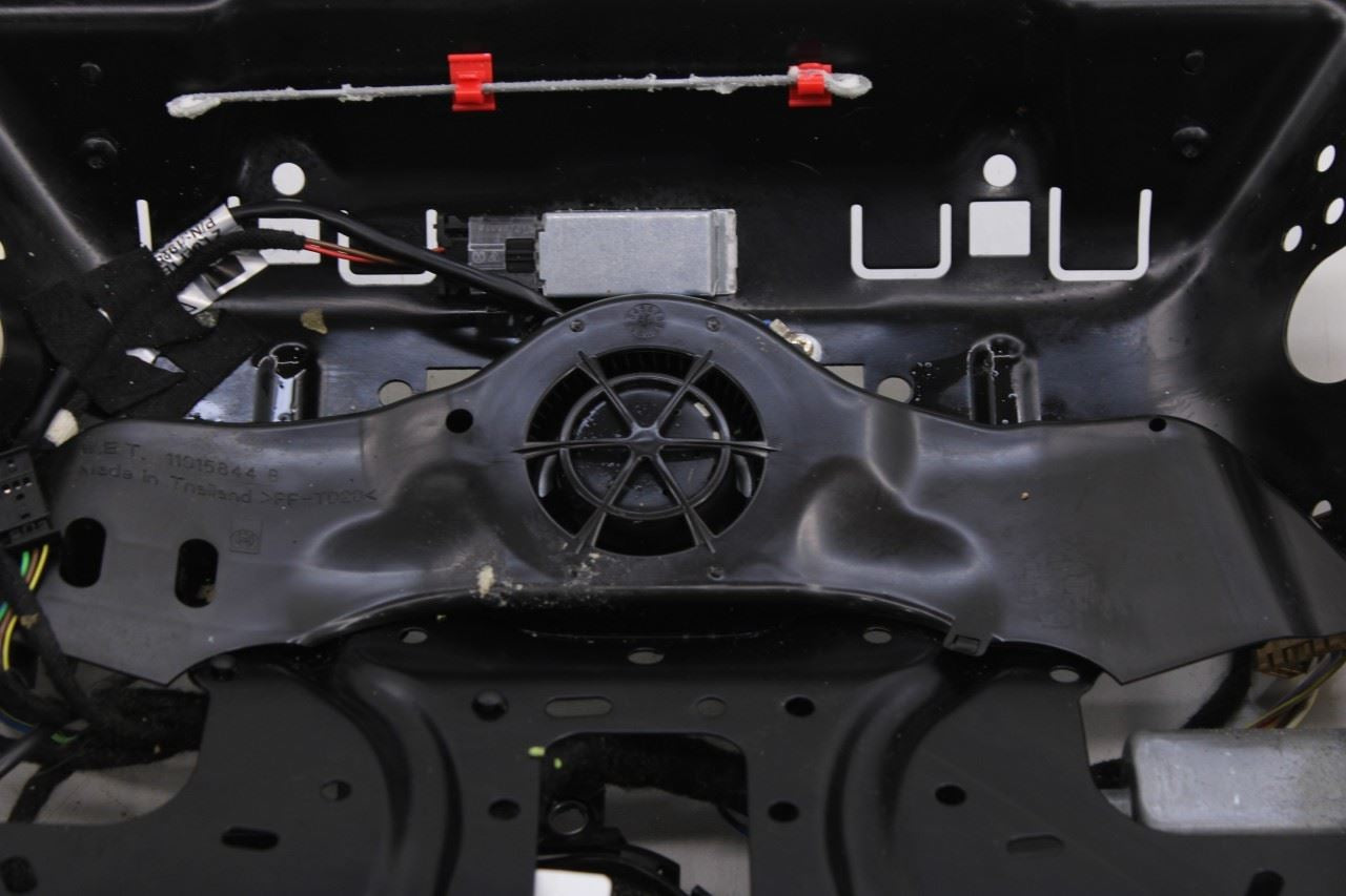 2011-18 Porsche Cayenne S 4.8L AWD Front Driver Left Side Seat Lower Track Frame2
