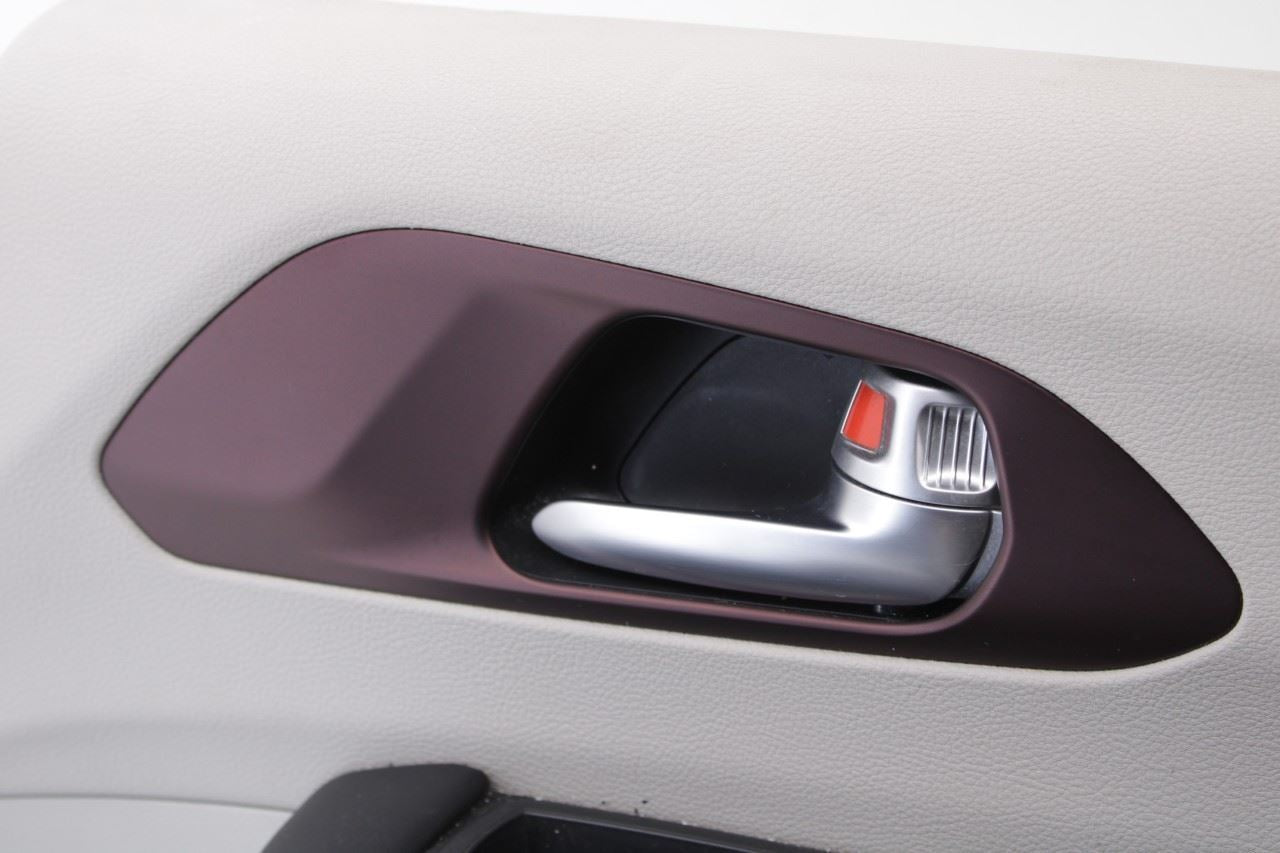 2017-2018 Chrysler Pacifica Limited Front Right Side Door Trim Panel 5RP622D2AF - Alshned Auto Parts