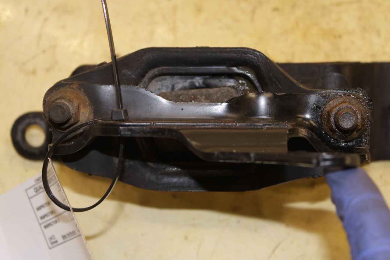 2014-2020 Infiniti QX60 3.5L FWD Left Side Engine Mount Insulator 11220-3KA0A - Alshned Auto Parts