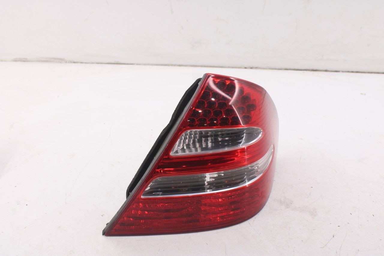 03-06 Mercedes-Benz E500 Rear Right Passenger Side Tail Light Lamp 211-820-06-64 - Alshned Auto Parts
