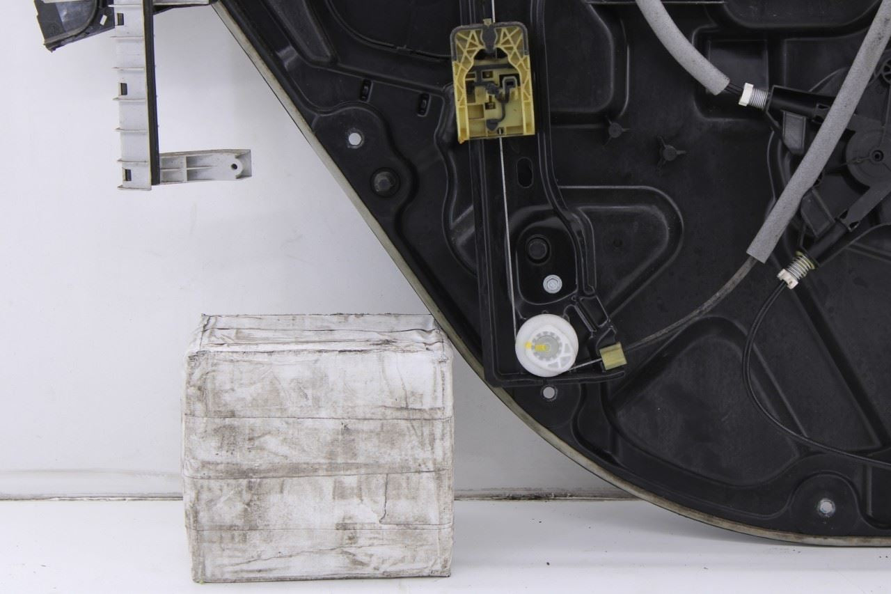 2011-25 Dodge Durango SXT Rear Right Door Window Regulator w/ Carrier and Motor10