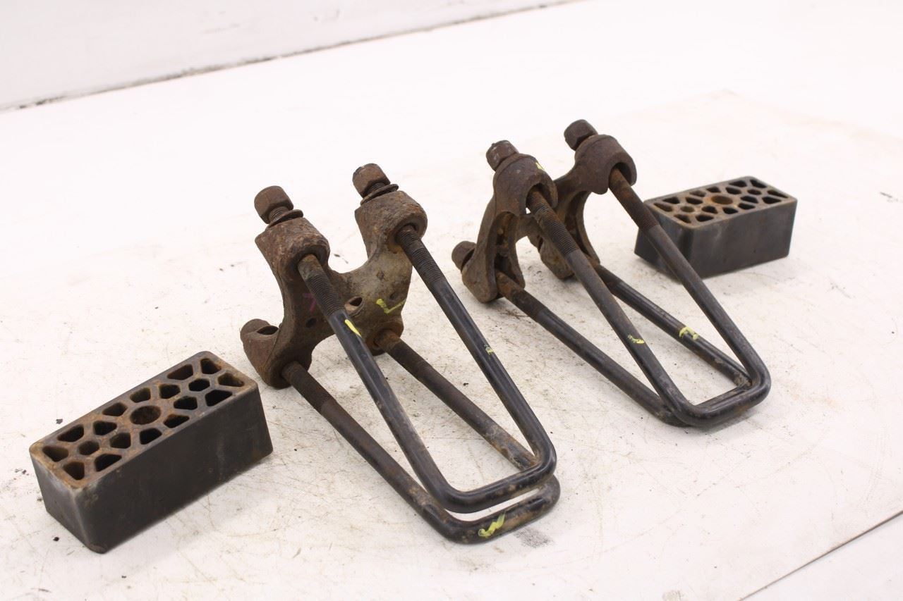 14-19 Chevrolet Silverado 1500 Rear RH and LH Leaf Spring Anchor Plate 228345088