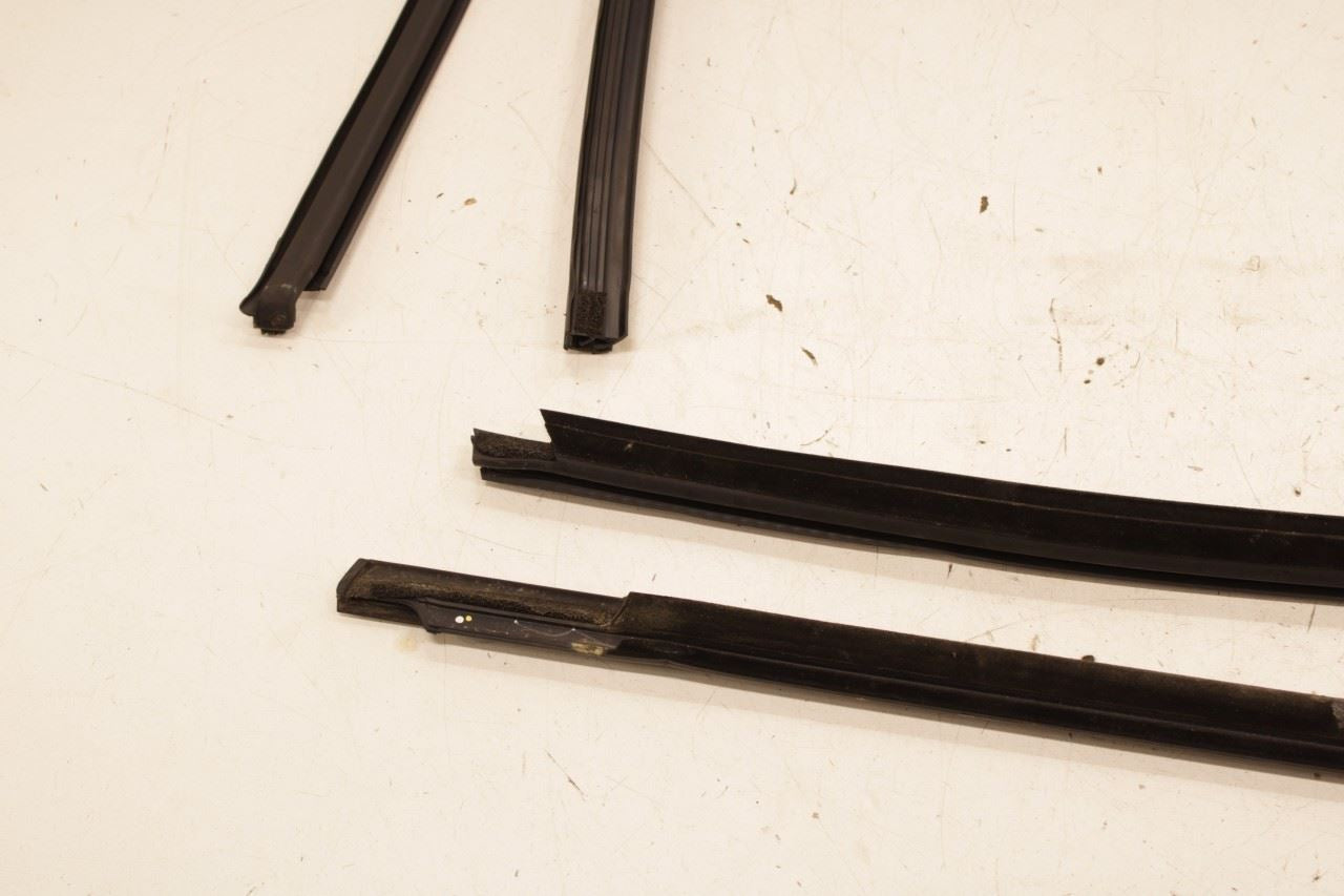 17-23 GMC Acadia SLT-1 Rear RH Door Vent Glass Run Channel w/ Belt Molding Seal - Alshned Auto Parts