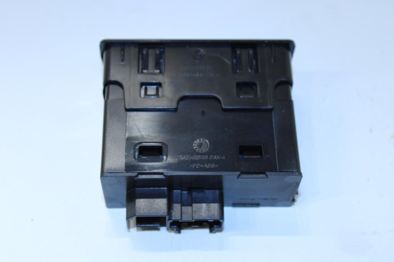 19-24 Chevrolet Equinox LT Center Console USB HUB Audio Auxiliary Jack 13529865 - Alshned Auto Parts
