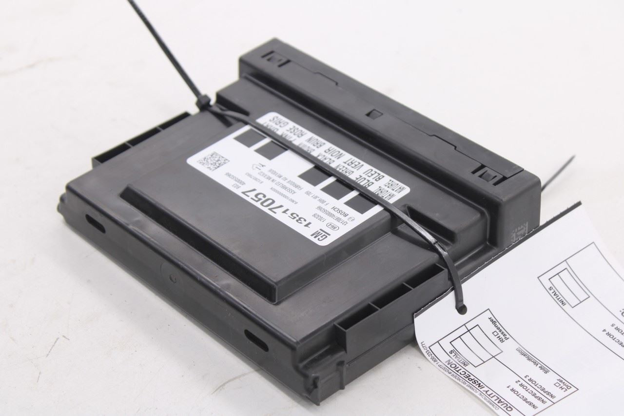 2018-2020 Chevrolet Equinox LT Body Computer Control Module BCM BCU 13517057 OEM3