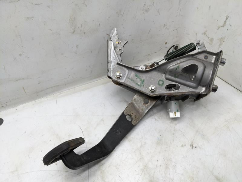 2015-2023 Toyota Tacoma SR5 3.5L Brake Pedal w/ Bracket and Stop Light Switch - Alshned Auto Parts