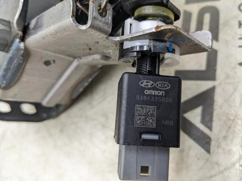 16-18 Hyundai Elantra SE Brake Pedal w/ Bracket and Stop Light Switch 32810F22108