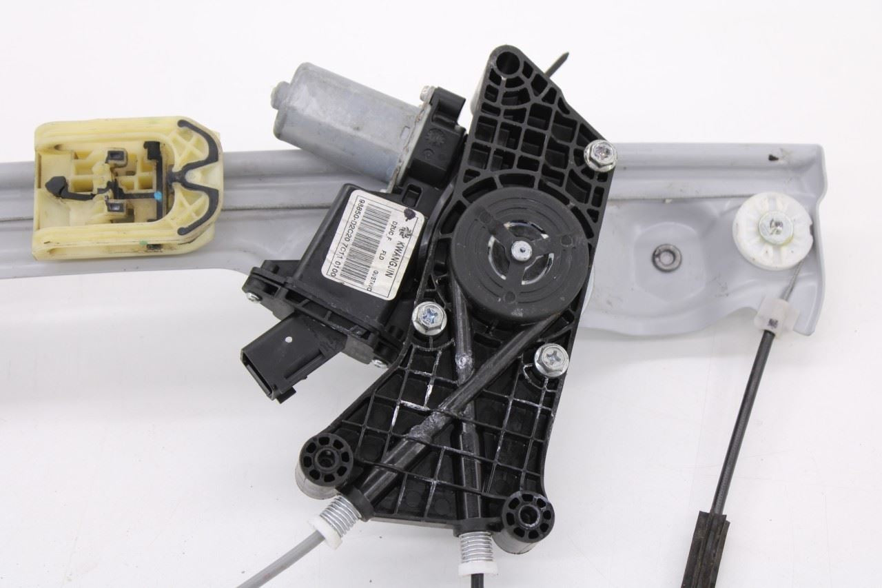 18-24 Chevrolet Equinox LT Front Left Driver Side Door Window Regulator w/ Motor4