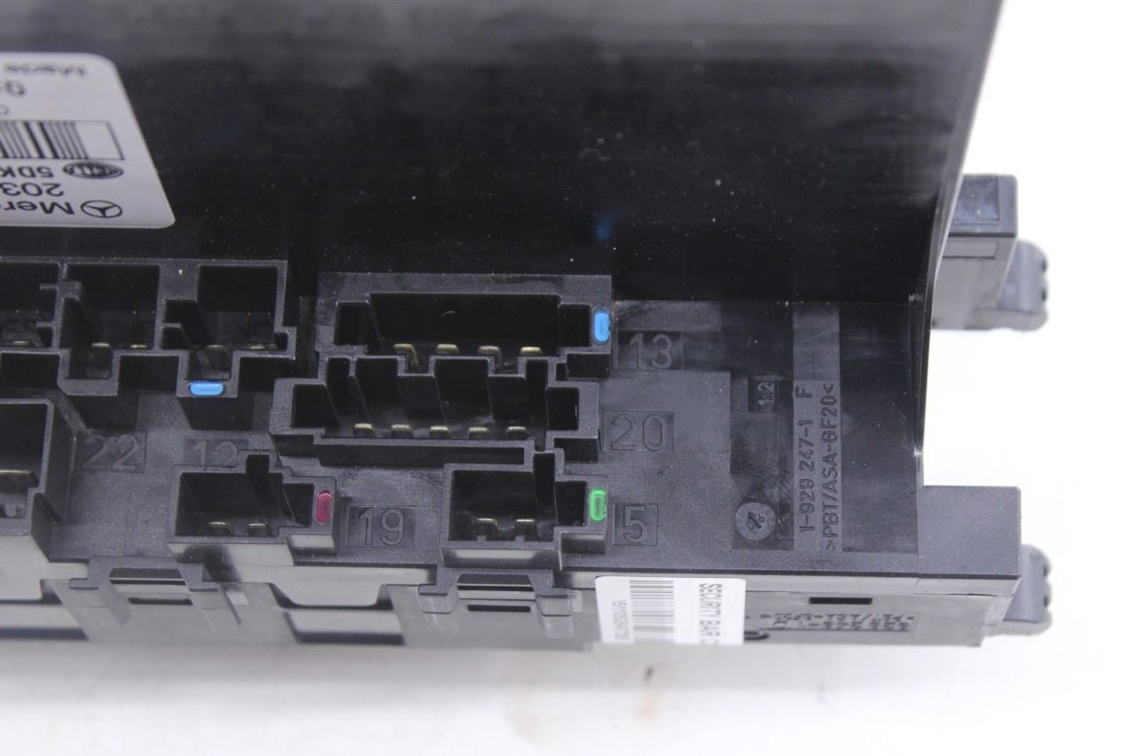 06-09 Mercedes-Benz CLK 350 RWD Rear Trunk SAM Module Fuse Relay Junction Block14