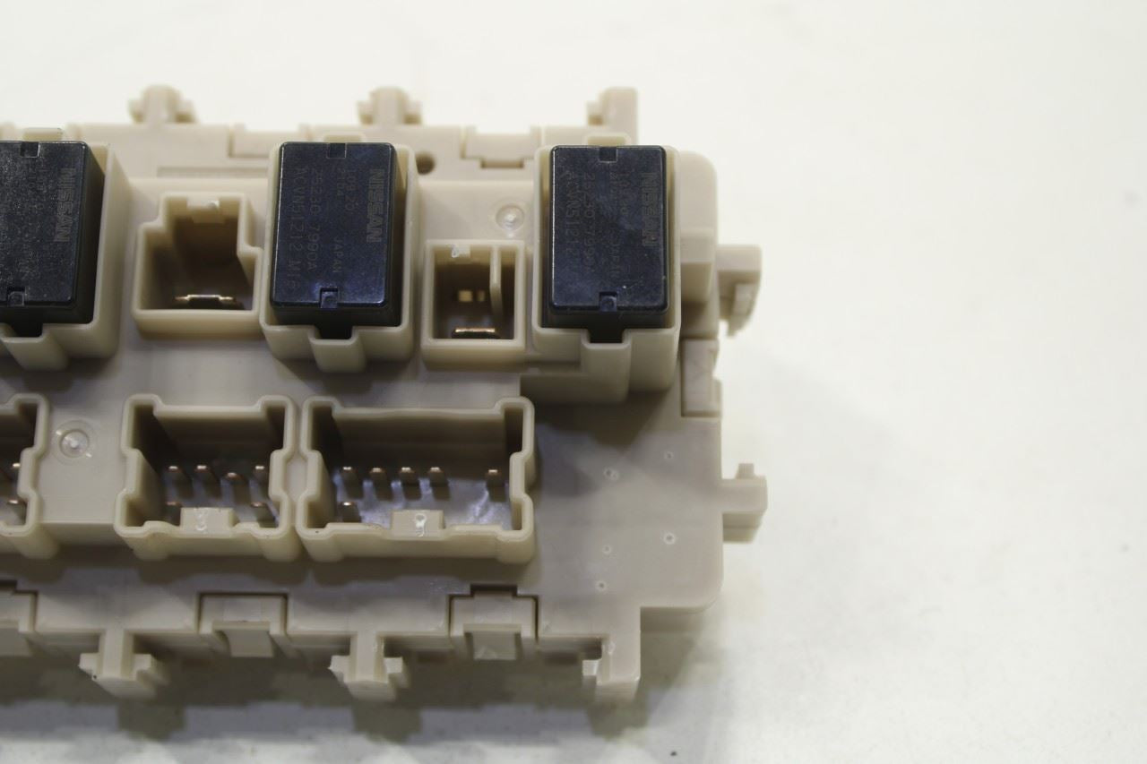 17-22 Nissan Rogue Sport SL AWD Cabin Instrument Panel Fuse Relay Junction Block - Alshned Auto Parts