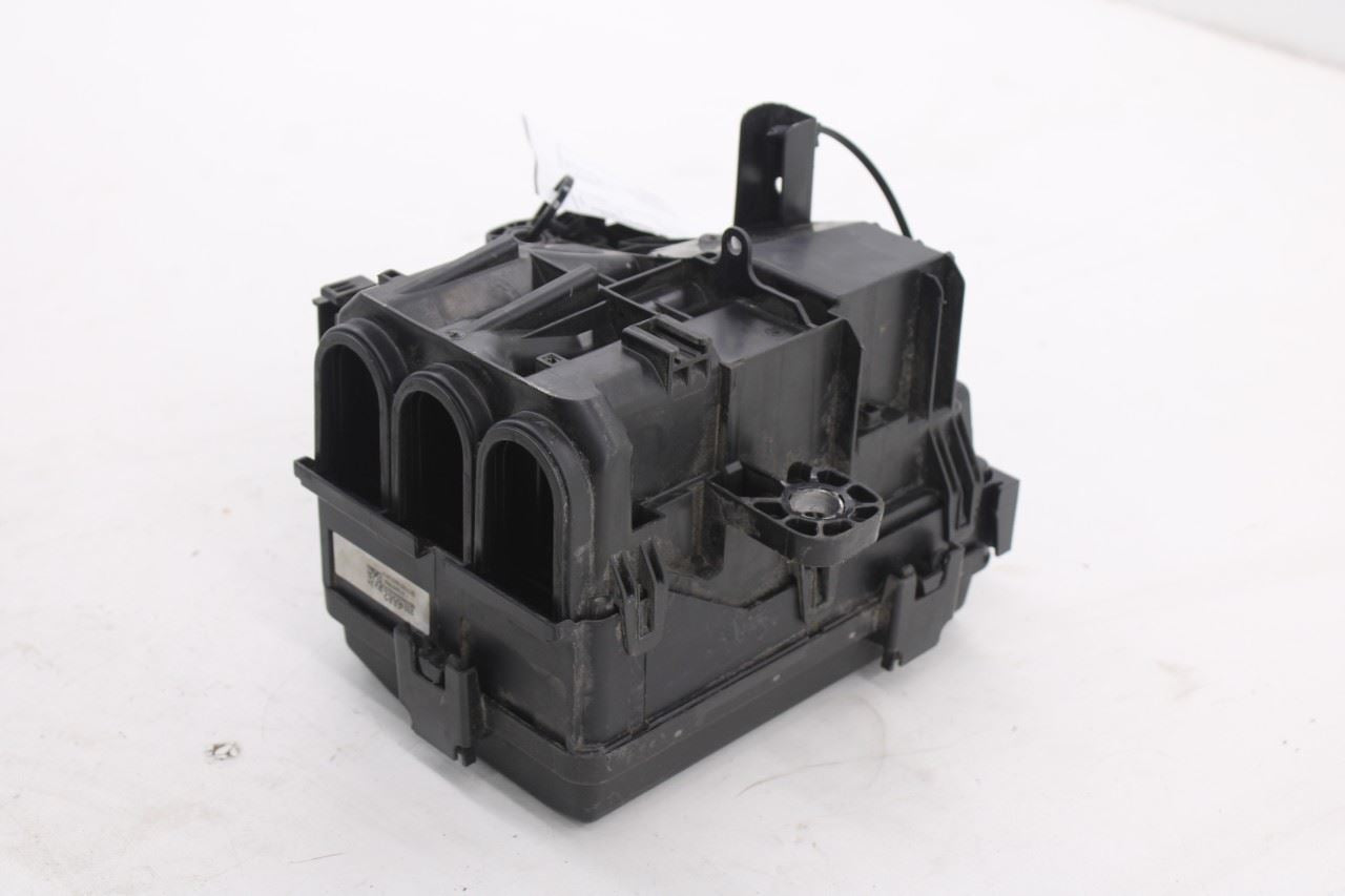 2018-21 Chevrolet Equinox LT 1.5L Engine Bay Fuse Relay Junction Block 2324668210