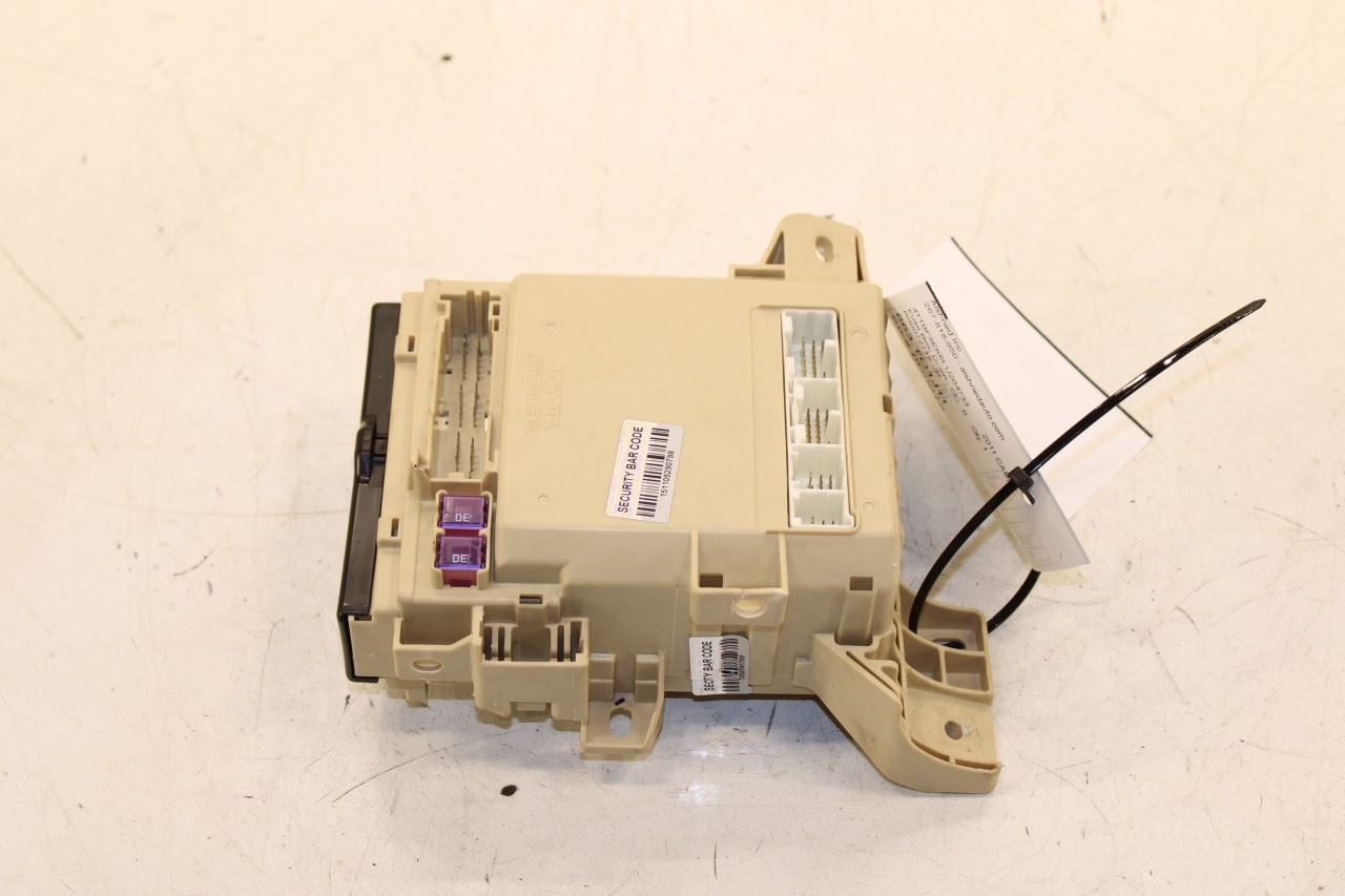2009-11 Toyota Camry LE Cabin Instrument Panel Fuse Relay Junction Block *ReaD* - Alshned Auto Parts